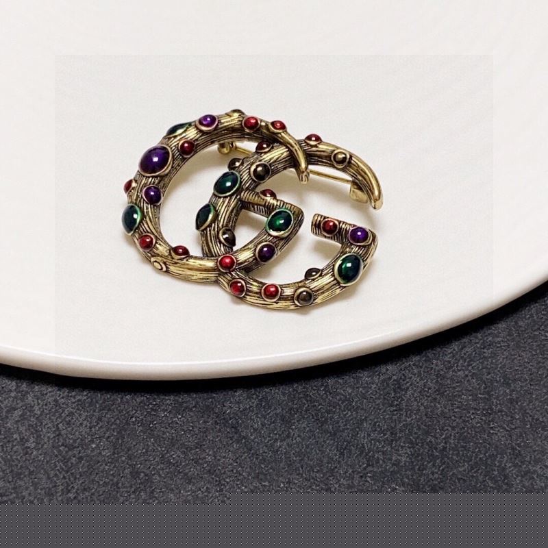 G*u*i brooches